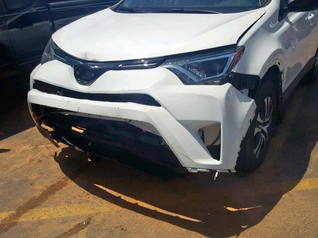 JTMBFREVXHJ166712 - 2017 TOYOTA RAV4 LE WHITE photo 9