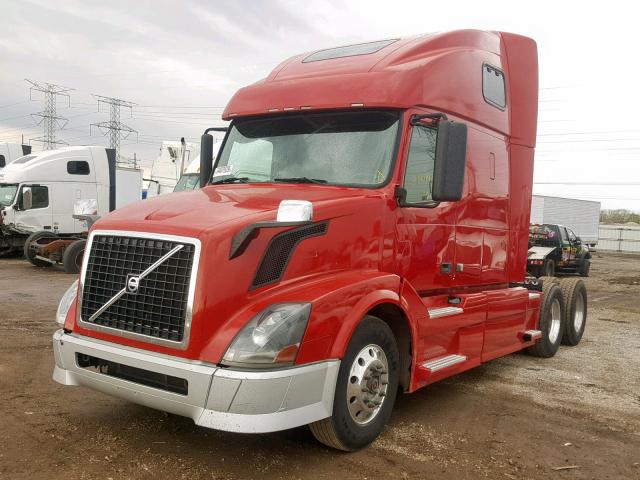 4V4NC9TG78N496850 - 2008 VOLVO VN VNL RED photo 2