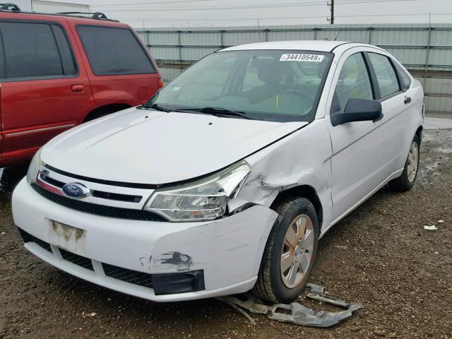 1FAHP34N18W130003 - 2008 FORD FOCUS S/SE WHITE photo 2