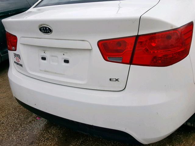 KNAFU4A26A5059965 - 2010 KIA FORTE EX WHITE photo 10