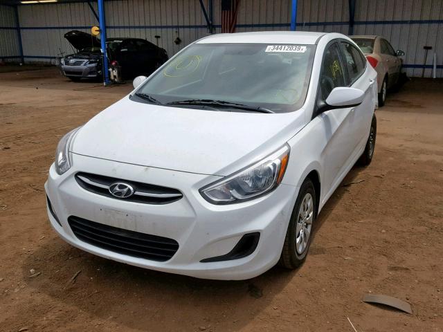 KMHCT4AEXGU059982 - 2016 HYUNDAI ACCENT SE WHITE photo 2