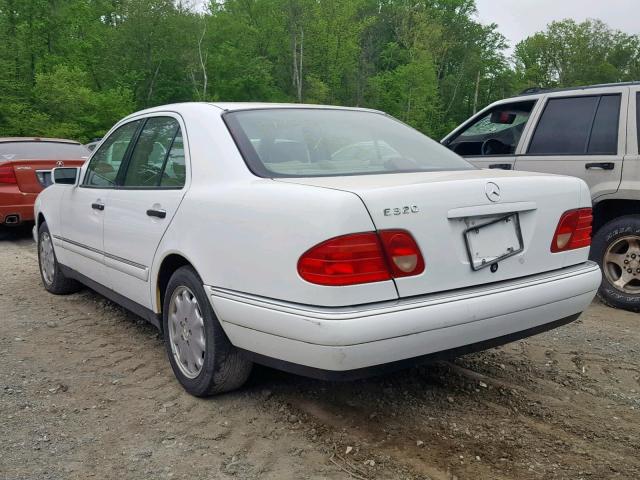 WDBJF65F0WA609612 - 1998 MERCEDES-BENZ E 320 WHITE photo 3