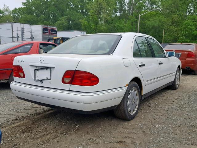 WDBJF65F0WA609612 - 1998 MERCEDES-BENZ E 320 WHITE photo 4