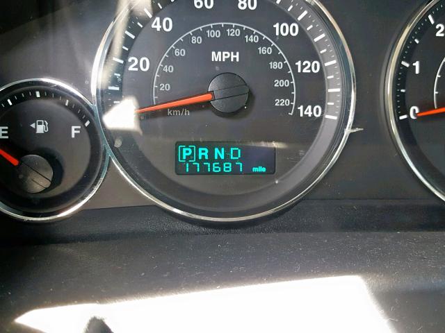 1J8HG48K67C611907 - 2007 JEEP COMMANDER WHITE photo 8