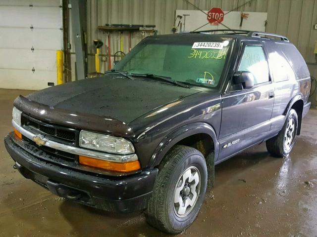 1GNCT18W81K229414 - 2001 CHEVROLET BLAZER BLACK photo 2