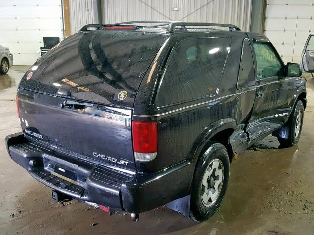 1GNCT18W81K229414 - 2001 CHEVROLET BLAZER BLACK photo 4