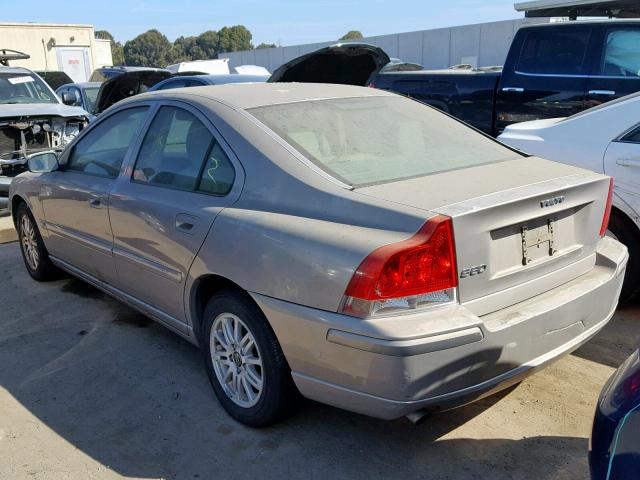 YV1RS640952461363 - 2005 VOLVO S60 GOLD photo 3