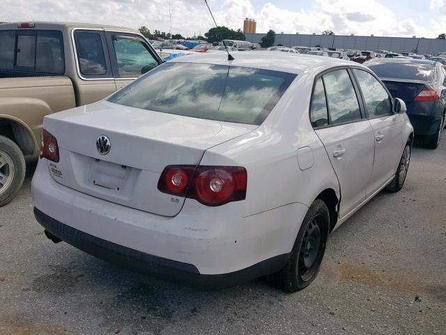 3VWJX7AJ9AM080166 - 2010 VOLKSWAGEN JETTA S WHITE photo 4