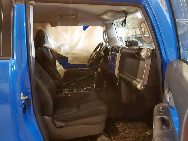 JTEBU11F170100460 - 2007 TOYOTA FJ CRUISER BLUE photo 5