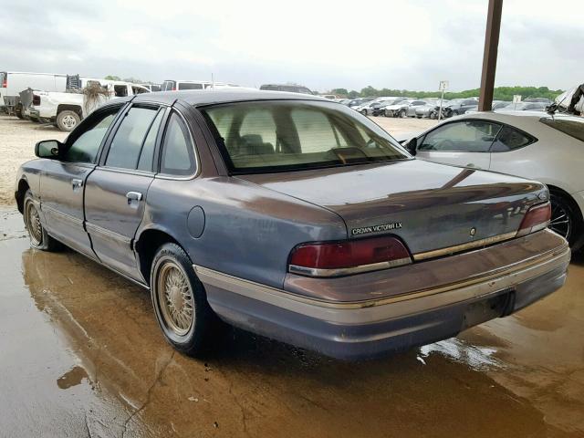 2FACP74W4NX190142 - 1992 FORD CROWN VICT BLUE photo 3