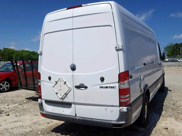 WD3PE8CB4B5575164 - 2011 MERCEDES-BENZ SPRINTER 2 WHITE photo 4