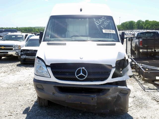 WD3PE8CB4B5575164 - 2011 MERCEDES-BENZ SPRINTER 2 WHITE photo 9