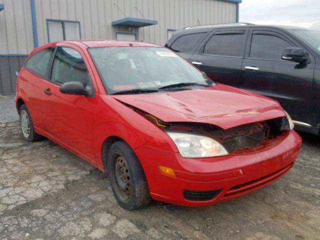 3FAFP31N55R155304 - 2005 FORD FOCUS ZX3 RED photo 1