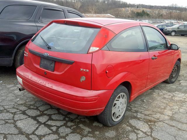 3FAFP31N55R155304 - 2005 FORD FOCUS ZX3 RED photo 4