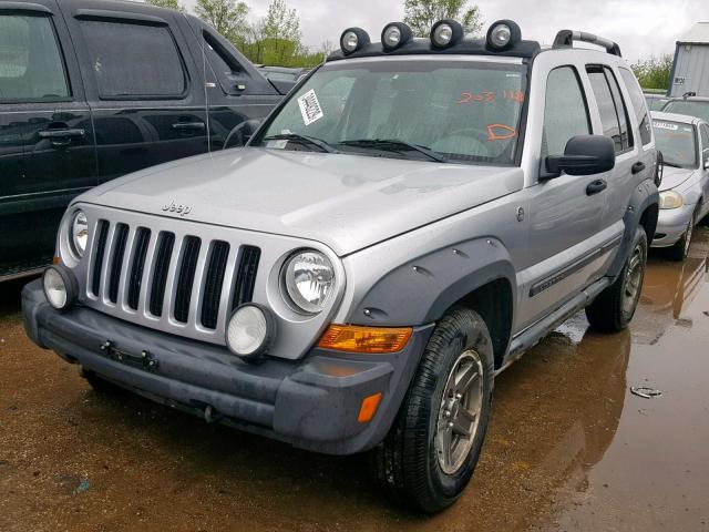 1J4GL38K86W219026 - 2006 JEEP LIBERTY RE SILVER photo 2