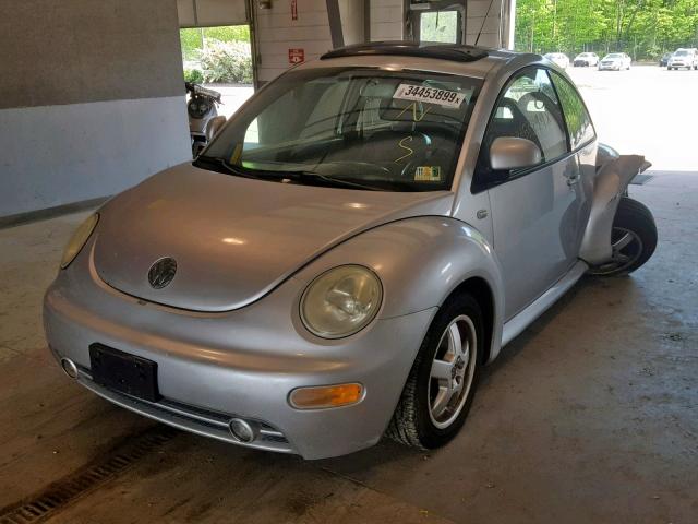 3VWDD21C1YM462387 - 2000 VOLKSWAGEN NEW BEETLE ვერცხლისფერი ფოტო 2