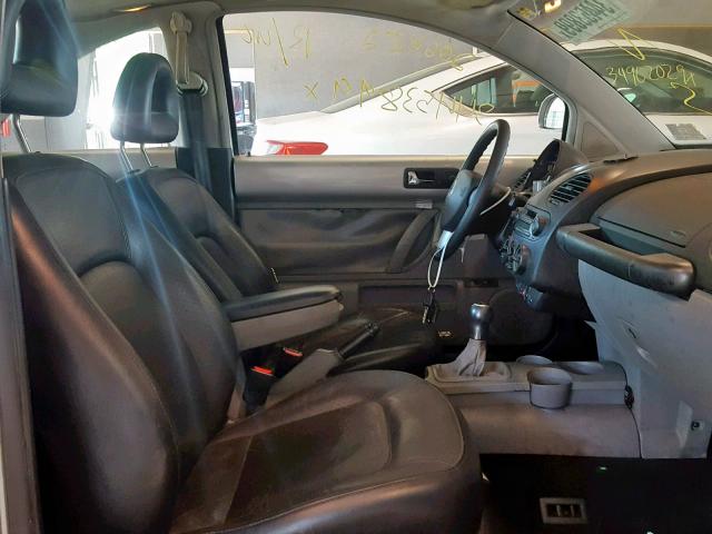 3VWDD21C1YM462387 - 2000 VOLKSWAGEN NEW BEETLE ვერცხლისფერი ფოტო 5