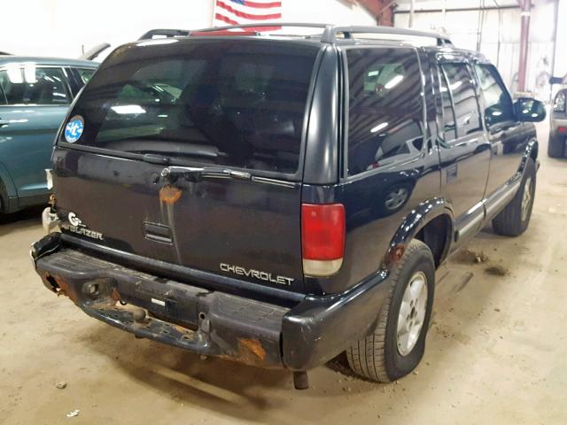 1GNDT13W8Y2230665 - 2000 CHEVROLET BLAZER BLACK photo 4