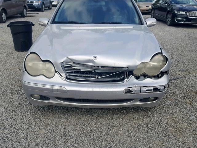 WDBRF61J84F501302 - 2004 MERCEDES-BENZ C 240 WHITE photo 9