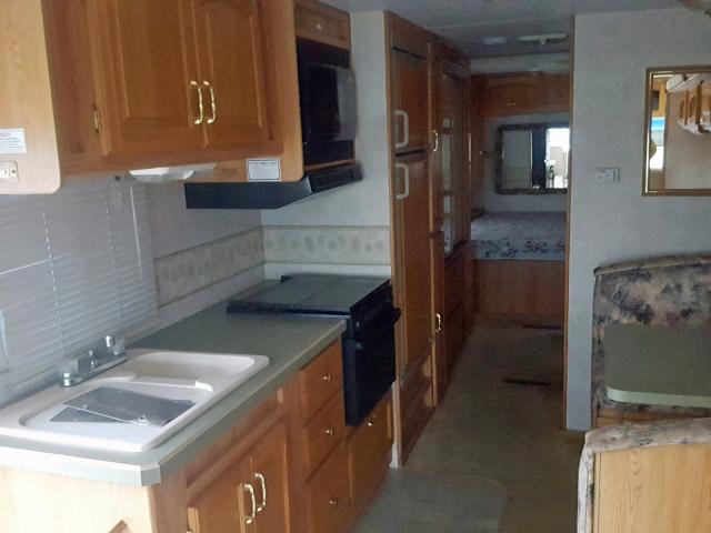 5B4LP37J6Y3319136 - 2000 RVIS CAMPER TWO TONE photo 5