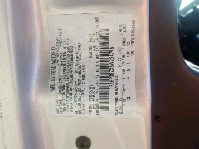 1FAHP38ZX6W254796 - 2006 FORD FOCUS ZX4 SILVER photo 10