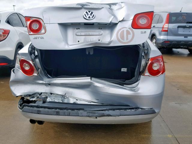 3VWRG71K16M657825 - 2006 VOLKSWAGEN JETTA 2.5 SILVER photo 9