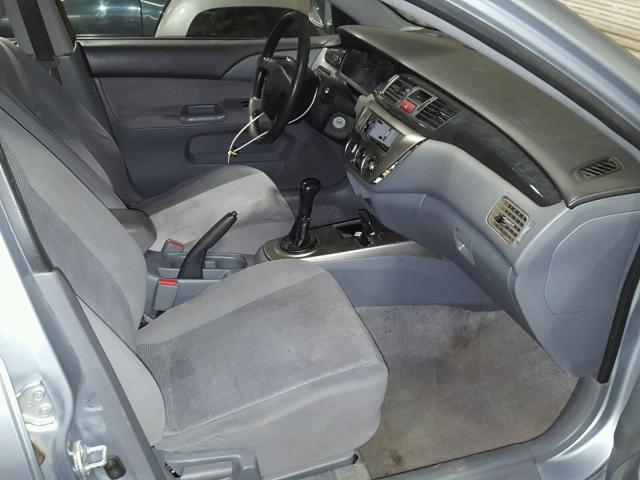 JA3AJ26E65U016668 - 2005 MITSUBISHI LANCER ES SILVER photo 5