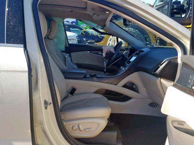 2LMTJ6LR9GBL51361 - 2016 LINCOLN MKX RESERV CREAM photo 5