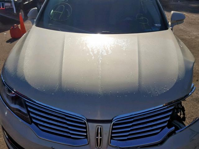 2LMTJ6LR9GBL51361 - 2016 LINCOLN MKX RESERV CREAM photo 7