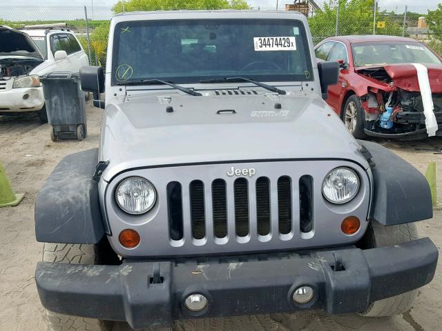 1C4AJWAG5DL706367 - 2013 JEEP WRANGLER S GRAY photo 9