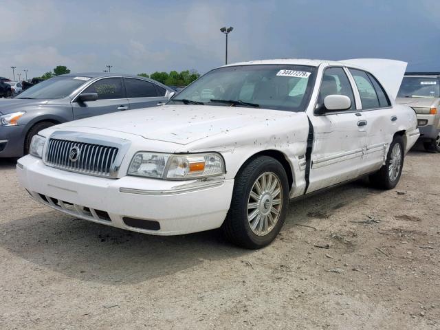 2MEBM7FVXBX606207 - 2011 MERCURY GRAND MARQ WHITE photo 2