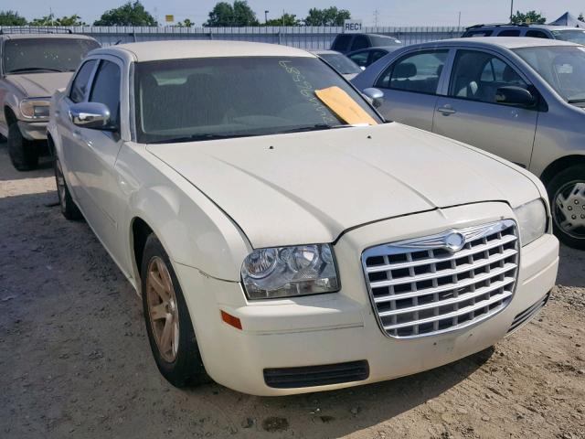 2C3KA43R77H715066 - 2007 CHRYSLER 300 WHITE photo 2