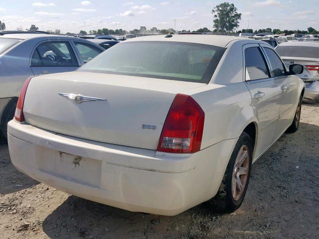 2C3KA43R77H715066 - 2007 CHRYSLER 300 WHITE photo 4