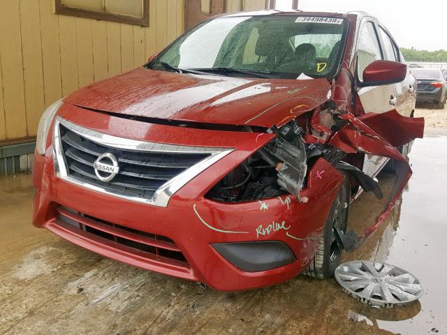 3N1CN7AP8HK418560 - 2017 NISSAN VERSA S RED photo 2