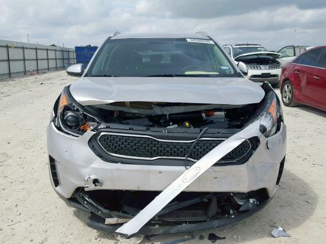 KNDCB3LC0K5256496 - 2019 KIA NIRO FE SILVER photo 9