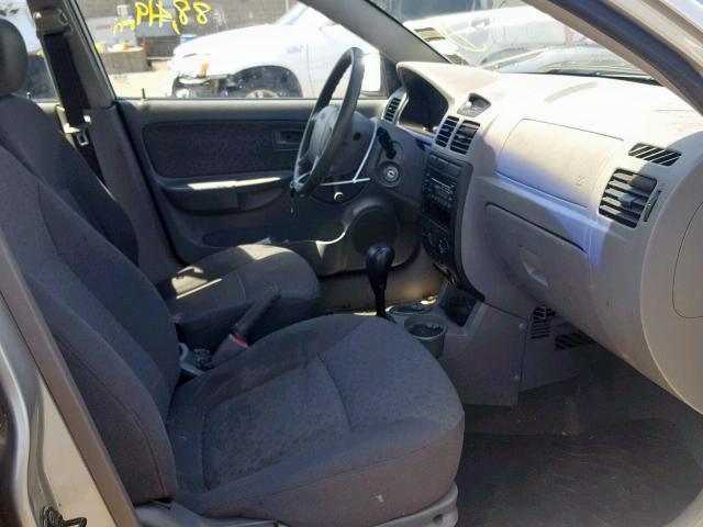 KNADC125736252964 - 2003 KIA RIO GRAY photo 5