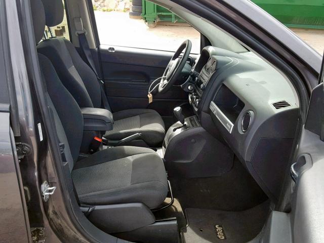 1C4NJDBBXED910277 - 2014 JEEP COMPASS SP ნაცრისფერი ფოტო 5