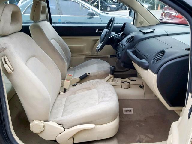 3VWBB61C4WM008085 - 1998 VOLKSWAGEN NEW BEETLE შავი ფოტო 5