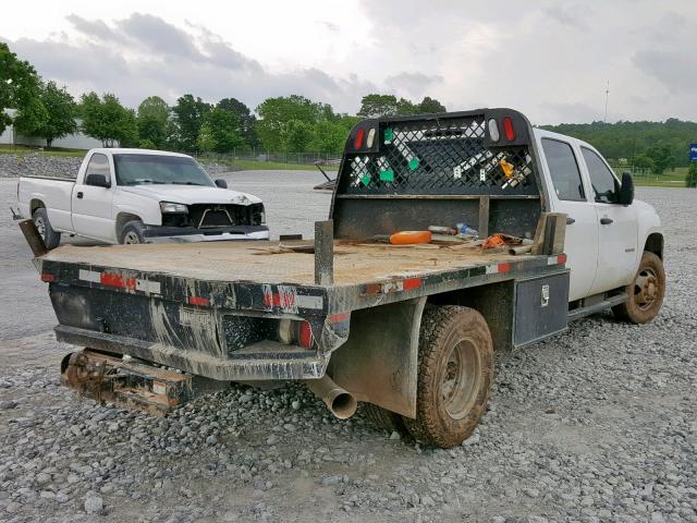 1GD422C85DF118102 - 2013 GMC SIERRA K35 WHITE photo 4