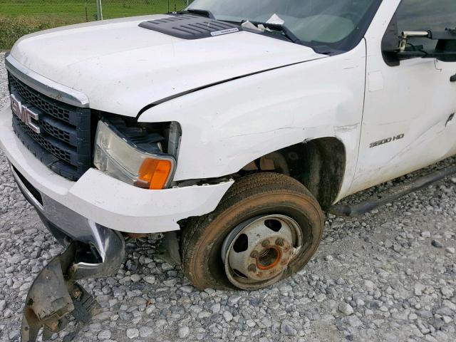 1GD422C85DF118102 - 2013 GMC SIERRA K35 WHITE photo 9