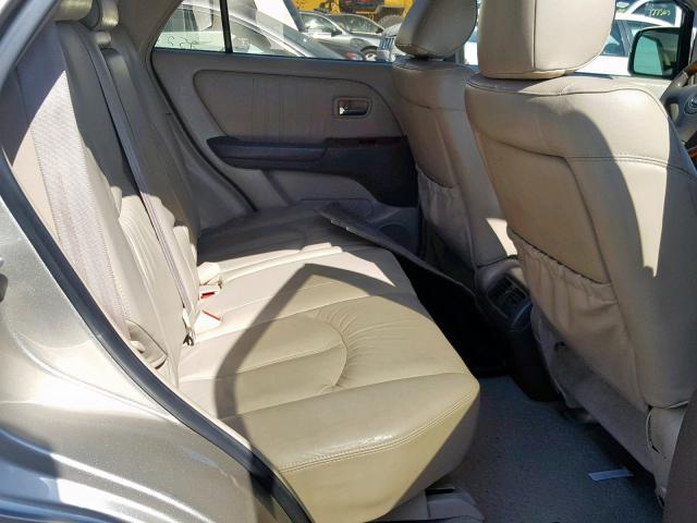 JTJHF10UX20237590 - 2002 LEXUS RX 300 GOLD photo 6