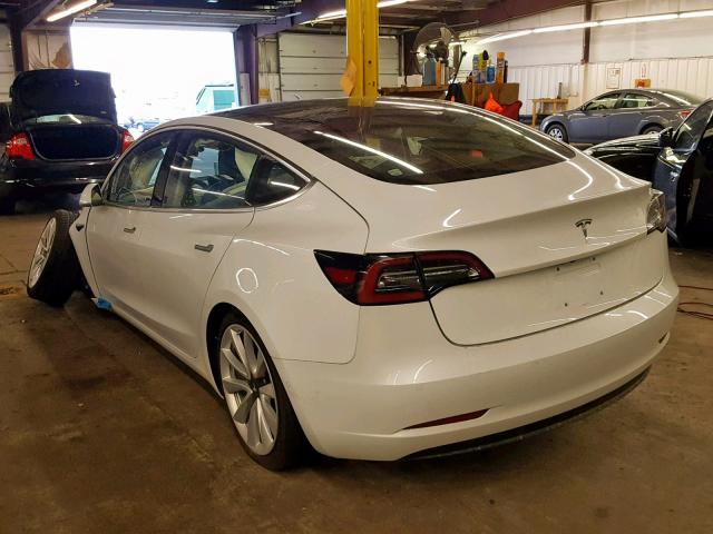 5YJ3E1EB8JF117746 - 2018 TESLA MODEL 3 WHITE photo 3