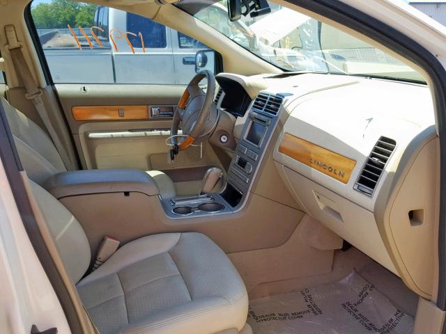 2LMDU68C87BJ13064 - 2007 LINCOLN MKX WHITE photo 5