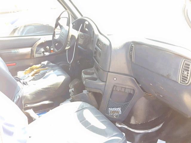 1GCDM19W9VB199824 - 1997 CHEVROLET ASTRO WHITE photo 5