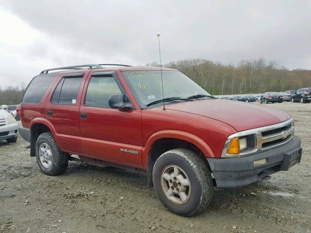 1GNDT13W8SK242130 - 1995 CHEVROLET BLAZER RED photo 1