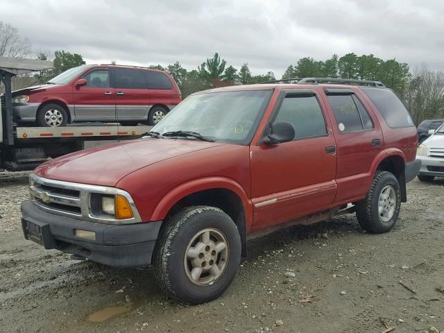 1GNDT13W8SK242130 - 1995 CHEVROLET BLAZER RED photo 2