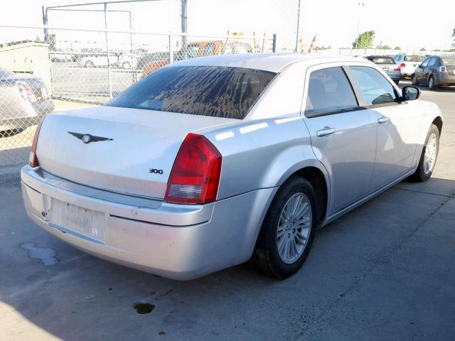 2C3AA43R45H118224 - 2005 CHRYSLER 300 SILVER photo 4