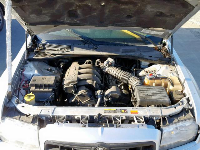 2C3AA43R45H118224 - 2005 CHRYSLER 300 SILVER photo 7