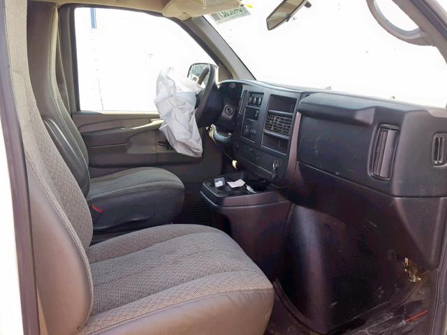 1GCUHAD46A1183784 - 2010 CHEVROLET EXPRESS G1 WHITE photo 5