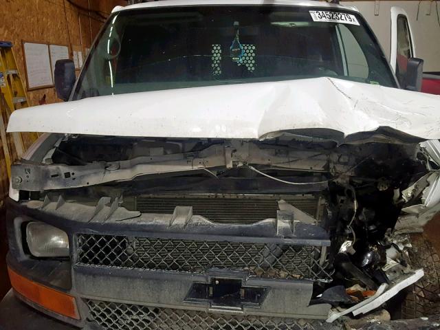 1GCUHAD46A1183784 - 2010 CHEVROLET EXPRESS G1 WHITE photo 7